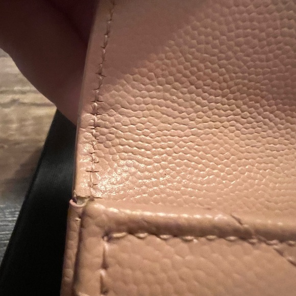 Saint Laurent Cassandre matelasse small envelope wallet in grain Pale pink - Picture 5 of 6